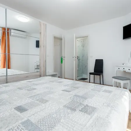 Center Sea Apartment *